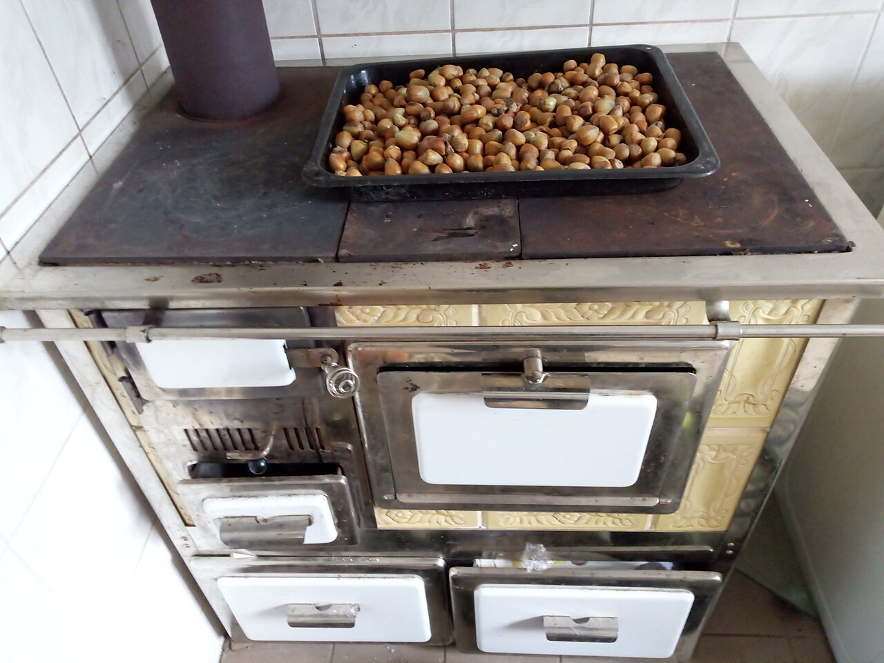 roasting hazelnuts on stove