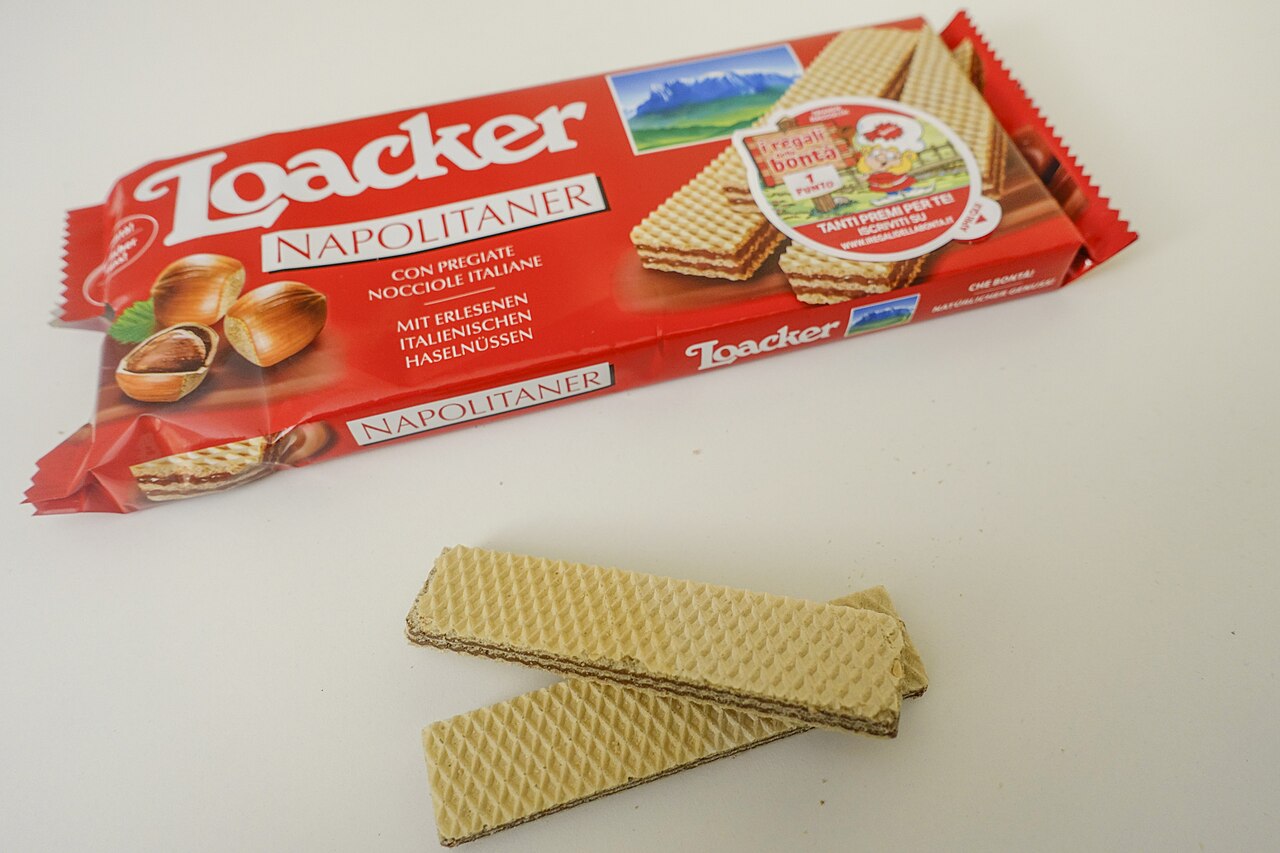 Loacker hazelnut wafer packaging